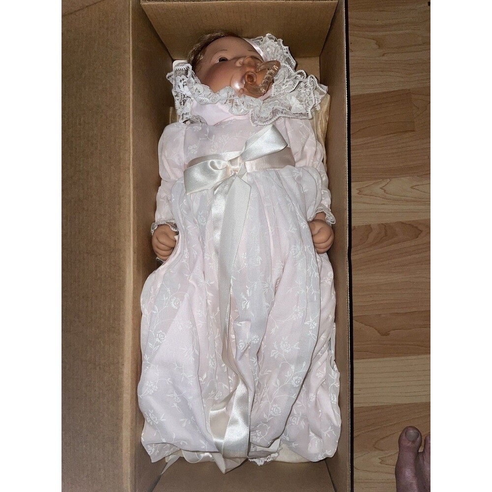 Lee Middleton Loving Tribute 1998 Vinyl Doll #970 NIB Never Played COA Box Bible